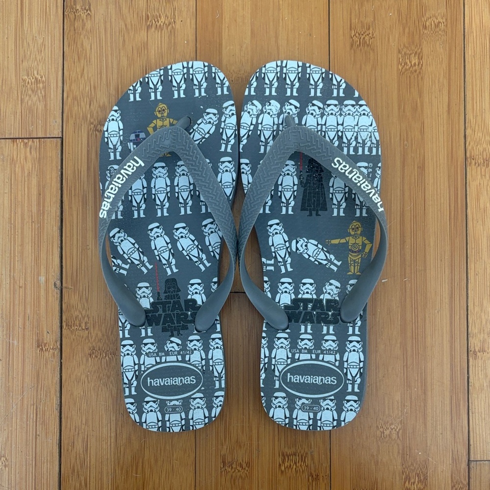 Havaianas Star Wars Stormtrooper Flip Flops - Gray, White & Gold